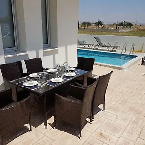 T&e Willa Larnaca